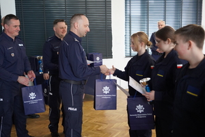 Komendant gratuluje uczniom