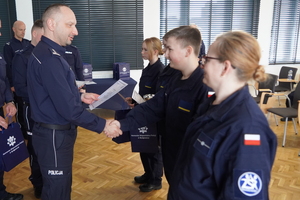 Komendant gratuluje uczniom