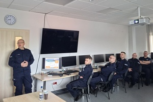 Policjanci służby dyżurnej na szkoleniu w Komendzie Wojewódzkiej Policji w Bydgoszczy