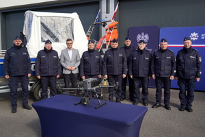 Wspólne zdjęcie Wojewody, Komendantów oraz policjantów