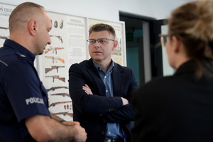 Komendant Wojewódzki Policji w Bydgoszczy podczas podpisania porozumienia