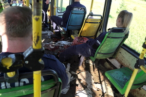 ujęcie na obrażenia ciała osób pozorujących poszkodowanych w tramwaju