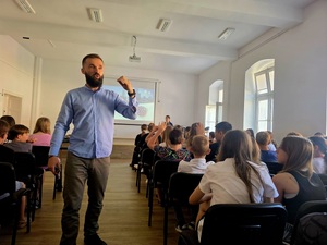prelegenci rozmawiają z uczestnikami spotkania