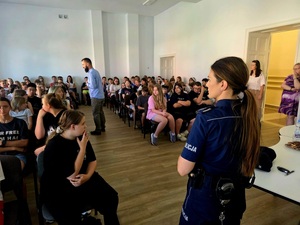 prelegenci rozmawiają z uczestnikami spotkania
