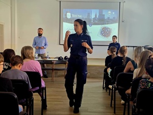 prelegenci rozmawiają z uczestnikami spotkania