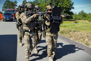 Policjanci podczas ćwiczeń "ORKAN-26"