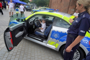 Festyn inaugurujący Wojewódzkie Obchody Święta Policji kujawsko-pomorskiego garnizonu w Toruniu. Pokazy policyjne