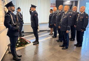 Kadra Kierownicza oddaje hołd poległym policjantom