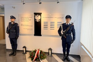 Kadra Kierownicza oddaje hołd poległym policjantom