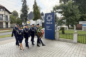 Kadra Kierownicza oddaje hołd poległym policjantom