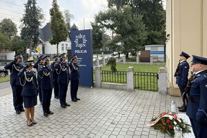 Kadra Kierownicza oddaje hołd poległym policjantom
