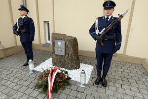 Kadra Kierownicza oddaje hołd poległym policjantom