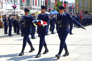 Początek uroczystości z okazji Święta Policji na Starym Rynku w Bydgoszczy