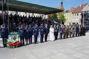Defilada na zakończenie Święta Policji i gratulacje od bliskich
