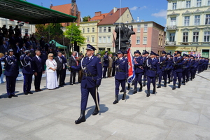 Defilada na zakończenie Święta Policji i gratulacje od bliskich