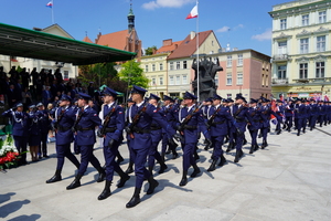 Defilada na zakończenie Święta Policji i gratulacje od bliskich