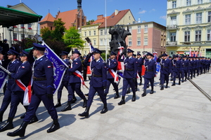 Defilada na zakończenie Święta Policji i gratulacje od bliskich