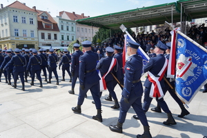 Defilada na zakończenie Święta Policji i gratulacje od bliskich