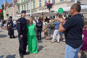 Defilada na zakończenie Święta Policji i gratulacje od bliskich