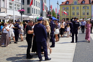 Defilada na zakończenie Święta Policji i gratulacje od bliskich