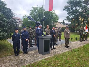 Policjanci na rozpoczęciu roku szkolnego.