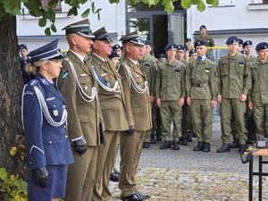 Policjanci na rozpoczęciu roku szkolnego.