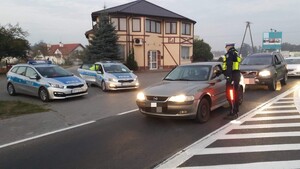Policjanci ruchu drogowego podczas działań "Trzeźwy poranek"