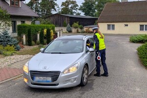 Policjanci ruchu drogowego podczas działań "Trzeźwy poranek"