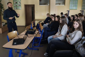Policjanci na spotkaniu z uczniami