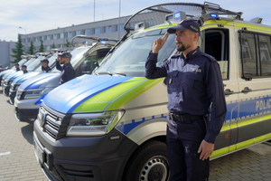 Policjanci z KWP i KMP w Bydgoszczy oddają hołd poległemu na służbie policjantowi