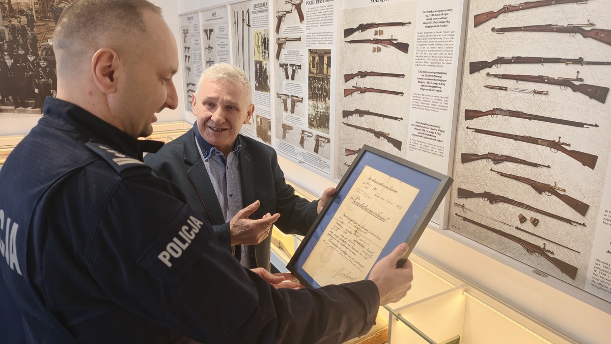 Cenne pamiątki historyczne wzbogaciły Izbę Pamięci KWP w Bydgoszczy