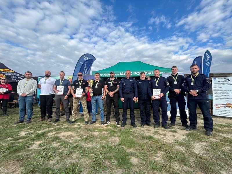 Policjanci z KWP w Bydgoszczy druga drużyną na VII Turnieju Strzeleckim Służb Mundurowych