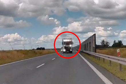 Niebezpieczne wyprzedzanie TIR-a na DK 96 w Brzeźnie – policja szuka sprawcy