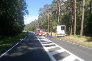 wypadek drogowy na drodze krajowej nr 10 z udziałem TIR-a i pojazdu osobowego