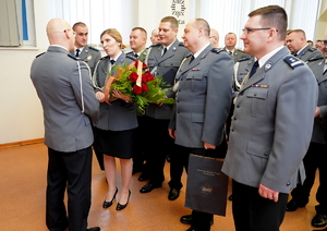 Policjanci KMP w Bydgoszczy dziękują insp. Krzysztofowi Stefaniakowi.