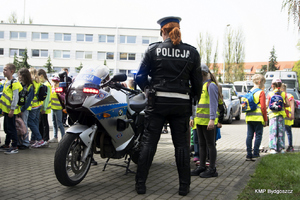 Policjanci podczas spotkania z dziećmi