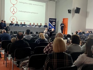 Policjanci , eksperci i mieszkańcy Fordonu podczas debaty