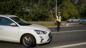 Policjantki Wydziału Ruchu Drogowego KMP w Bydgoszczy w trakcie działań na drodze