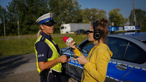 Policjantki Wydziału Ruchu Drogowego KMP w Bydgoszczy w trakcie działań na drodze