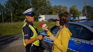 Policjantki Wydziału Ruchu Drogowego KMP w Bydgoszczy w trakcie działań na drodze