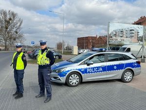 policjanci na punkcie kontroli
