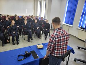 uczniowie w trakcie wykładu