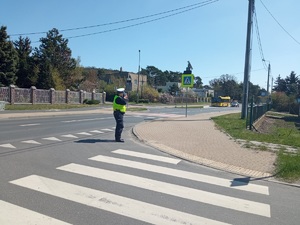 Policjanci podczas działań na drodze