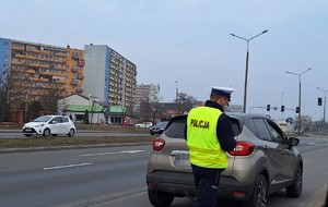 Policjanci podczas działań na drodze K-62