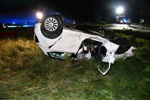 uszkodzony samochód z wypadku