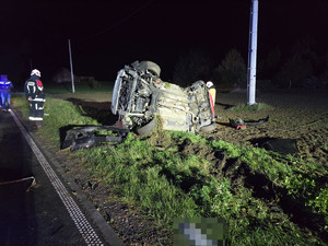 Policjanci pracują na miejscu zdarzenia