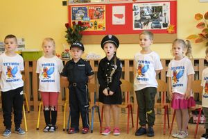 przedszkolaki ze słoneczka zaprosiły policjantów#2