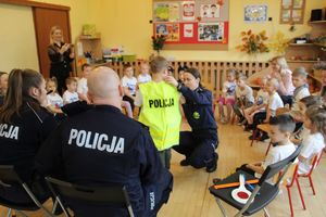 przedszkolaki ze słoneczka zaprosiły policjantów#18