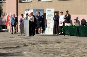 wszystkie zdjęcia policjanci na rozpoczęciu roku szkolnego