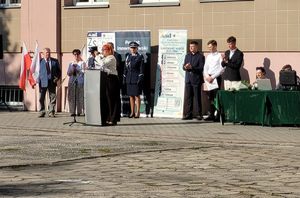 wszystkie zdjęcia policjanci na rozpoczęciu roku szkolnego